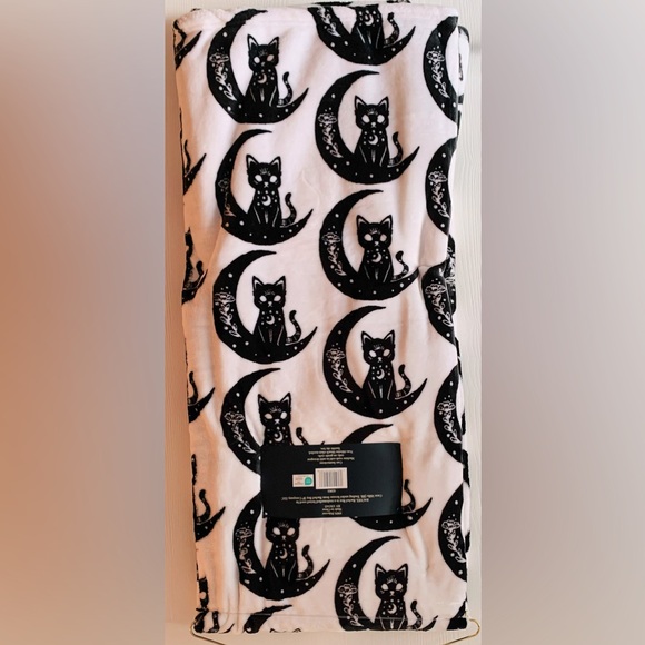 RACHEL Rachel Roy Halloween Black Cats and Moons Throw Blanket - Picture 3 of 6